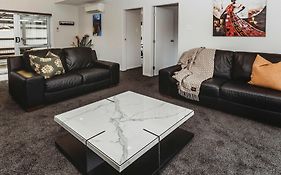 Love It On Lemon - Modern Townhouse Near Cbd
